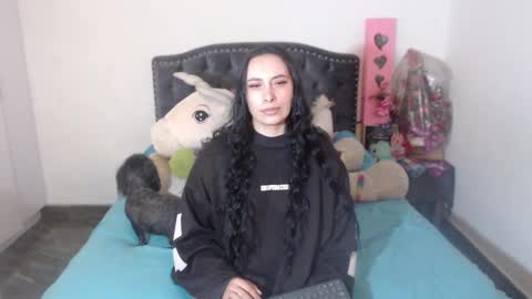 Snapshot of salomefox2 chatting on 11.26.25 yenny online show from 11.26.25