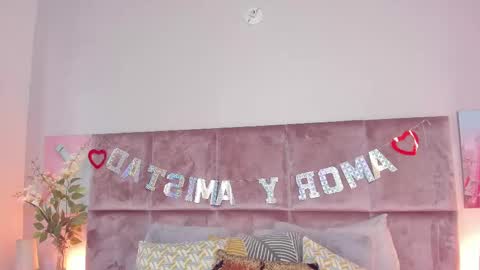 Snapshot of salomesimos1 chatting on 02.14.25 Salome online show from 02.14.25