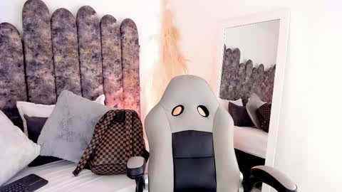 Snapshot of salomesimos1 chatting on 09.23.25 Salome online show from 09.23.25