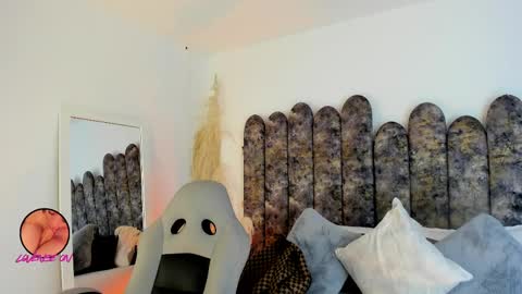 Snapshot of salomesimos1 chatting on 10.08.25 Salome online show from 10.08.25