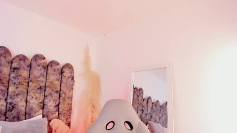 Snapshot of salomesimos1 chatting on 10.15.25 Salome online show from 10.15.25