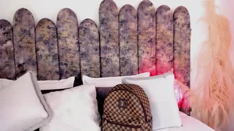 Snapshot of salomesimos1 chatting on 10.20.25 Salome online show from 10.20.25