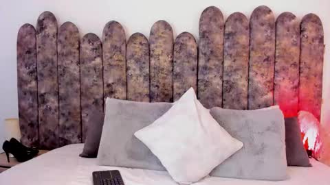 Snapshot of salomesimos1 chatting on 10.23.25 Salome online show from 10.23.25