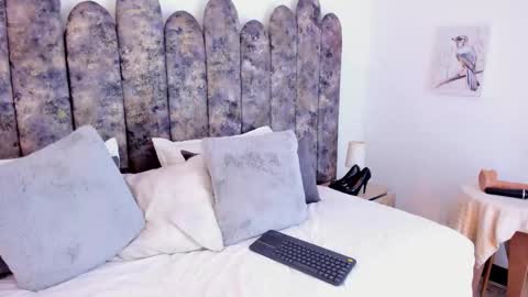 Snapshot of salomesimos1 chatting on 11.19.25 Salome online show from 11.19.25