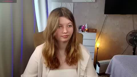 Snapshot of salut_love chatting on 06.13.26 Ruby online show from 06.13.26