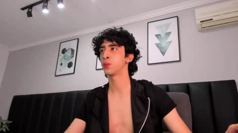 Snapshot of salvatore_monterey chatting on 02.13.25 salvatore online show from 02.13.25