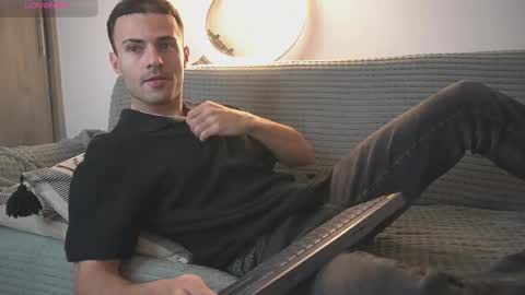 Snapshot of salvatoredamon7 chatting on 11.19.25 Esteban online show from 11.19.25