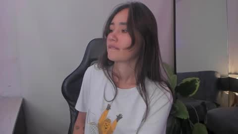 Stefana    or    Samchispas online show from 02.25.25