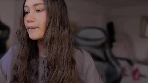 Stefana    or    Samchispas online show from 11.28.25