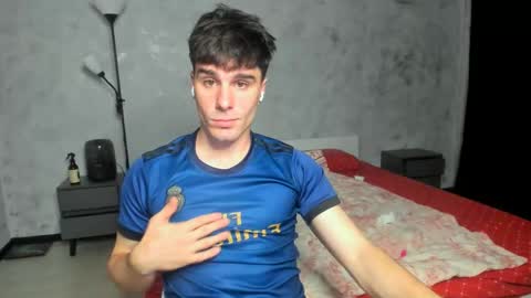 Snapshot of sam_huston18 chatting on 06.08.26 BACK IN 2 WEEKS online show from 06.08.26