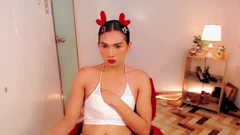 Snapshot of sam_mitinair chatting on 12.22.24 sam online show from 12.22.24