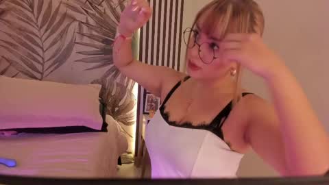 Snapshot of samaantha_white_ chatting on 05.09.26 Samaantha online show from 05.09.26