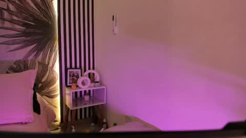 Snapshot of samaantha_white_ chatting on 05.13.26 Samaantha online show from 05.13.26