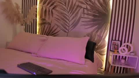 Snapshot of samaantha_white_ chatting on 05.19.26 Samaantha online show from 05.19.26