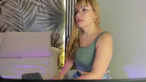 Snapshot of samaantha_white_ chatting on 06.16.26 Samaantha online show from 06.16.26