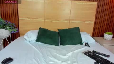 Snapshot of samantha_loughty chatting on 12.14.25 S A M A N T H A online show from 12.14.25