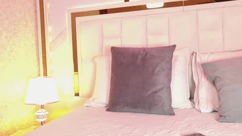 samanthaa_sm online show from 10.22.25