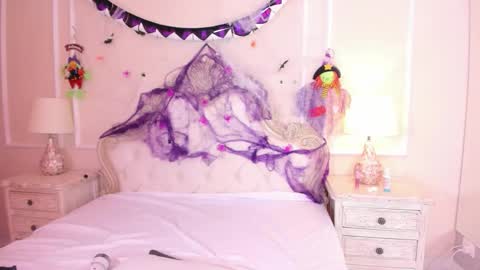 Samantha  online show from 10.31.25