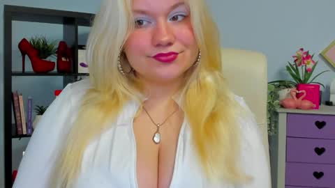 Snapshot of samanthax_pink chatting on 05.19.26 Samantha online show from 05.19.26