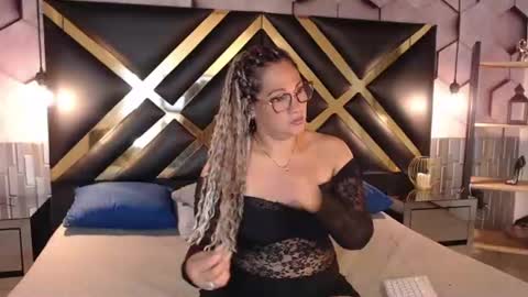 Snapshot of samira_lennox chatting on 06.17.26 SAMIRA online show from 06.17.26