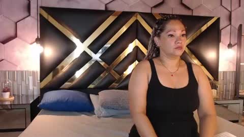 Snapshot of samira_lennox chatting on 06.19.26 SAMIRA online show from 06.19.26