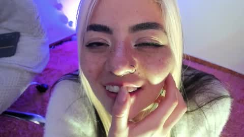 Snapshot of sammysammy_ chatting on 12.22.24 online show from 12.22.24