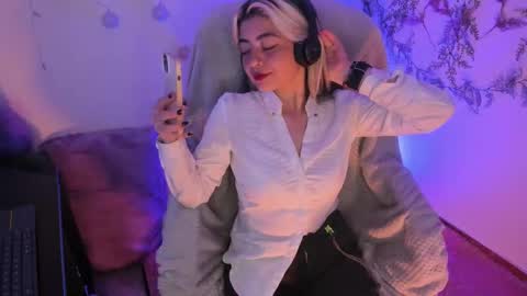 Snapshot of sammysammy_ chatting on 02.05.25 online show from 02.05.25