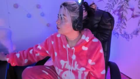 Snapshot of sammysammy_ chatting on 02.06.25 online show from 02.06.25