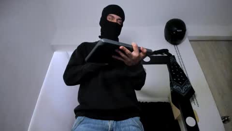   online show from 10.05.25