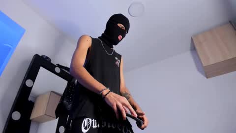   online show from 10.06.25