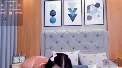 Snapshot of samybennet chatting on 09.25.25 Samy Bennet online show from 09.25.25