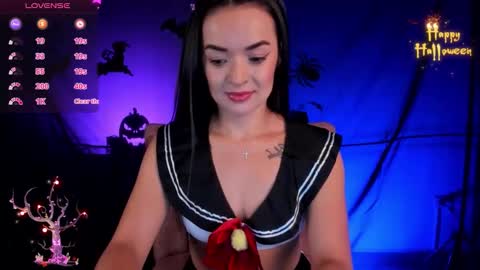 Snapshot of samybennet chatting on 10.31.25 Samy Bennet online show from 10.31.25