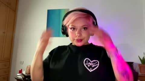 Snapshot of samymoon3 chatting on 12.03.25 Samymoon online show from 12.03.25