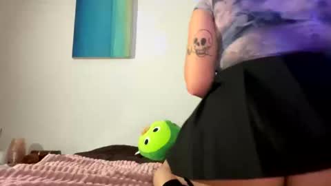 Snapshot of samymoon3 chatting on 12.04.25 Samymoon online show from 12.04.25