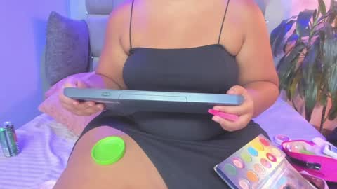 Snapshot of samyriverss chatting on 12.10.24 Samy online show from 12.10.24
