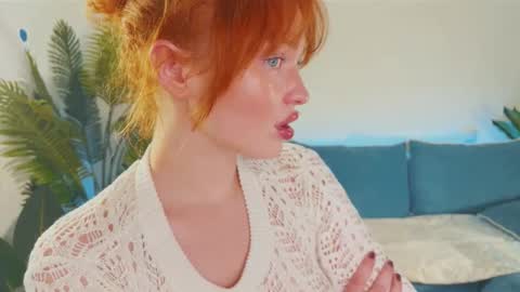 Snapshot of sanda_red chatting on 10.15.25 Sanda3   online show from 10.15.25