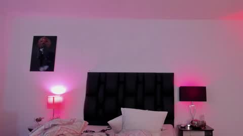 MilaSander online show from 02.20.25