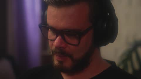 Sanders online show from 02.04.26