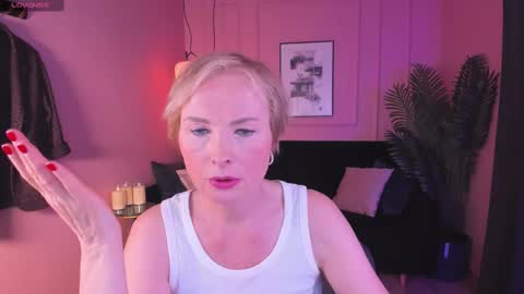 Snapshot of sandra_kind chatting on 01.26.25 Sandra online show from 01.26.25