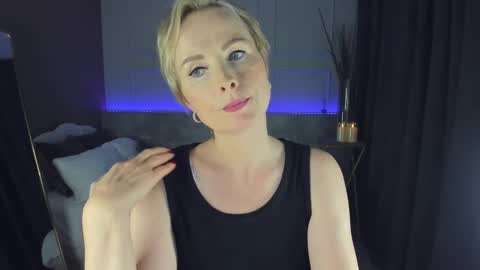 Snapshot of sandra_kind chatting on 01.27.25 Sandra online show from 01.27.25