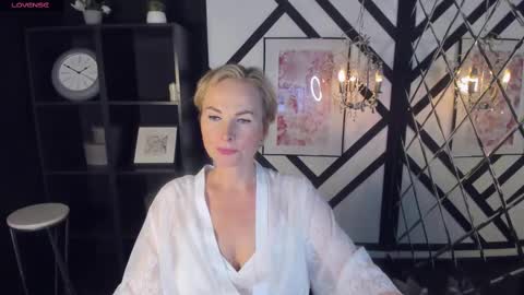 Snapshot of sandra_kind chatting on 01.28.25 Sandra online show from 01.28.25