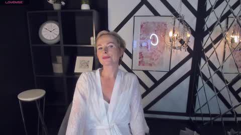 Snapshot of sandra_kind chatting on 01.28.25 Sandra online show from 01.28.25