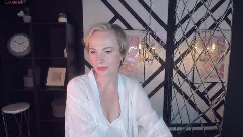 Snapshot of sandra_kind chatting on 01.31.25 Sandra online show from 01.31.25
