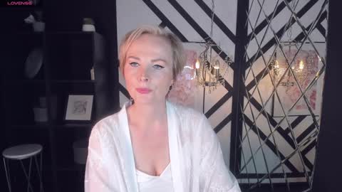 Snapshot of sandra_kind chatting on 01.31.25 Sandra online show from 01.31.25
