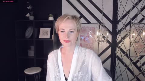Snapshot of sandra_kind chatting on 02.04.25 Sandra online show from 02.04.25