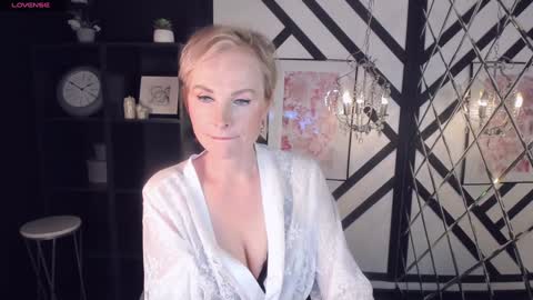 Snapshot of sandra_kind chatting on 02.04.25 Sandra online show from 02.04.25