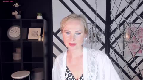 Snapshot of sandra_kind chatting on 02.08.25 Sandra online show from 02.08.25