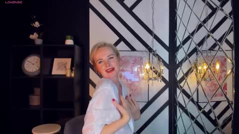 Snapshot of sandra_kind chatting on 02.09.25 Sandra online show from 02.09.25