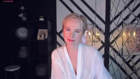 Snapshot of sandra_kind chatting on 02.13.25 Sandra online show from 02.13.25