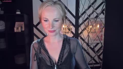 Snapshot of sandra_kind chatting on 02.14.25 Sandra online show from 02.14.25